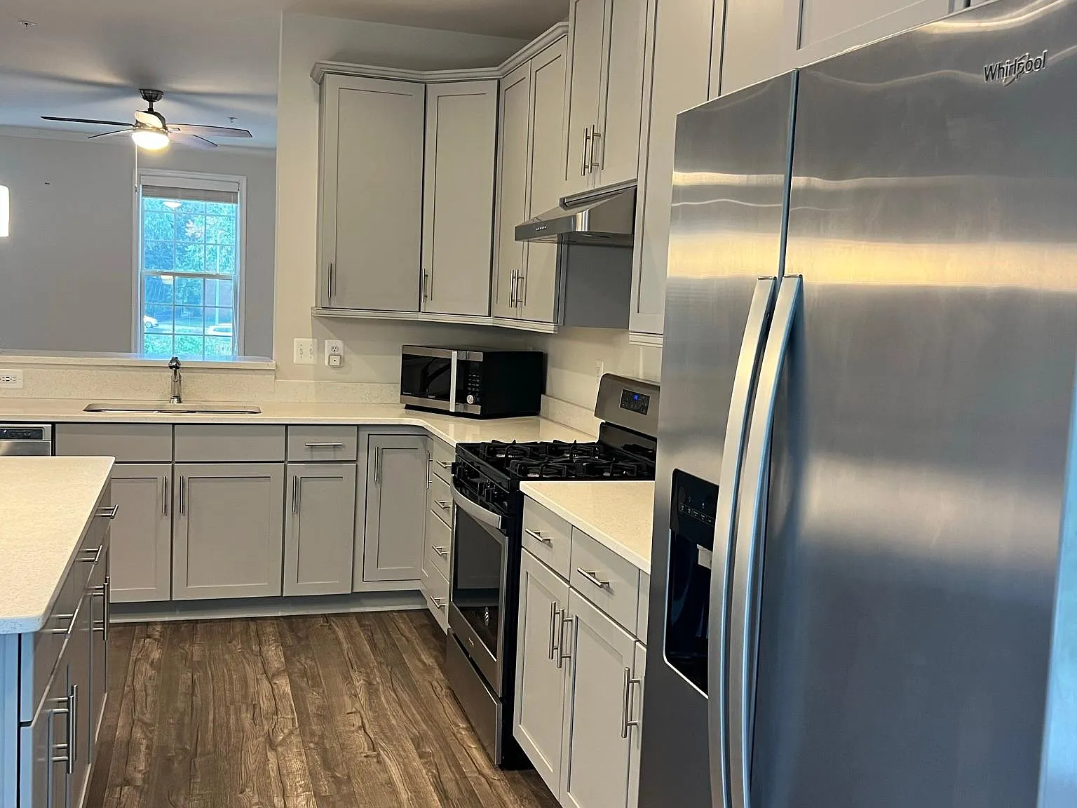 4 bed, 3.5 bath, 2200 sqft, $3,300 — Photo 2