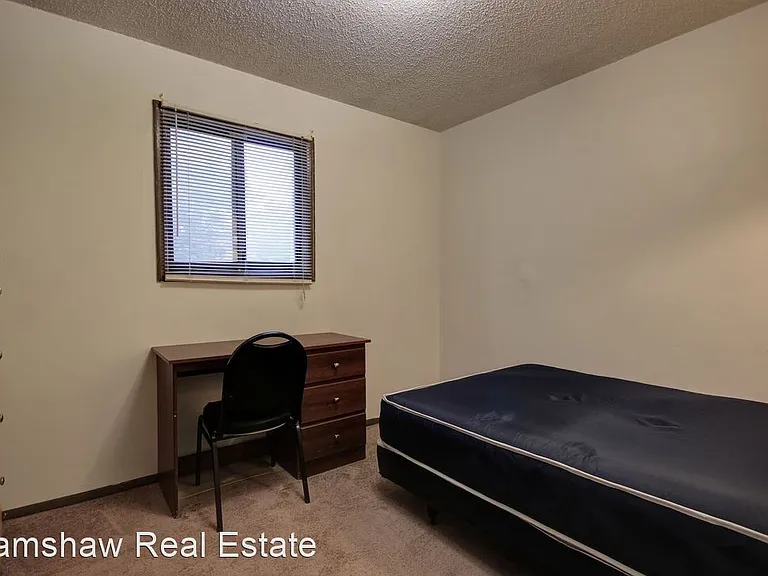 1105 W Main St — Photo 8