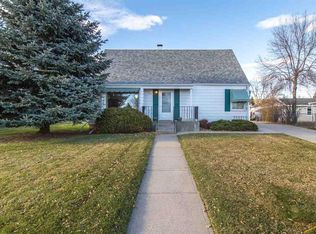 207 Philip Dr, Rapid City, SD 57702