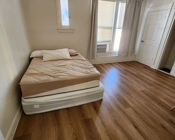 341 S Western Ave #2 — Photo 4