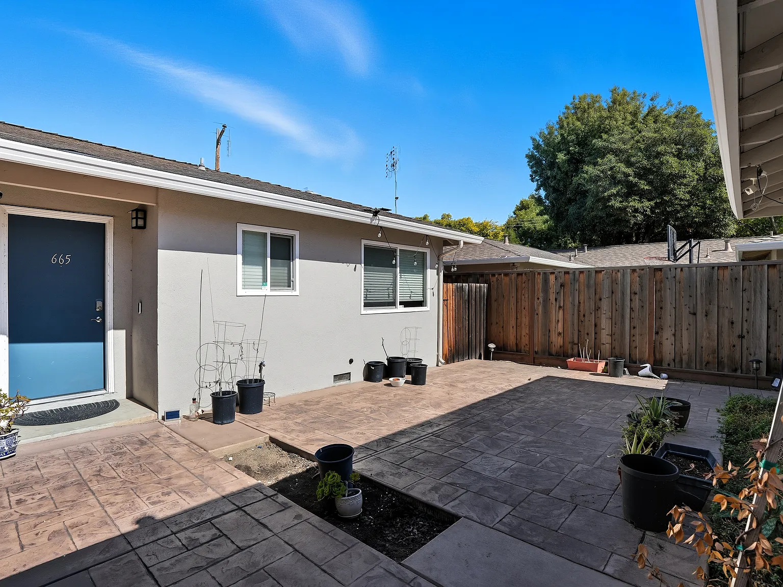 3 bed, 950 sqft, $4,350 — Photo 3