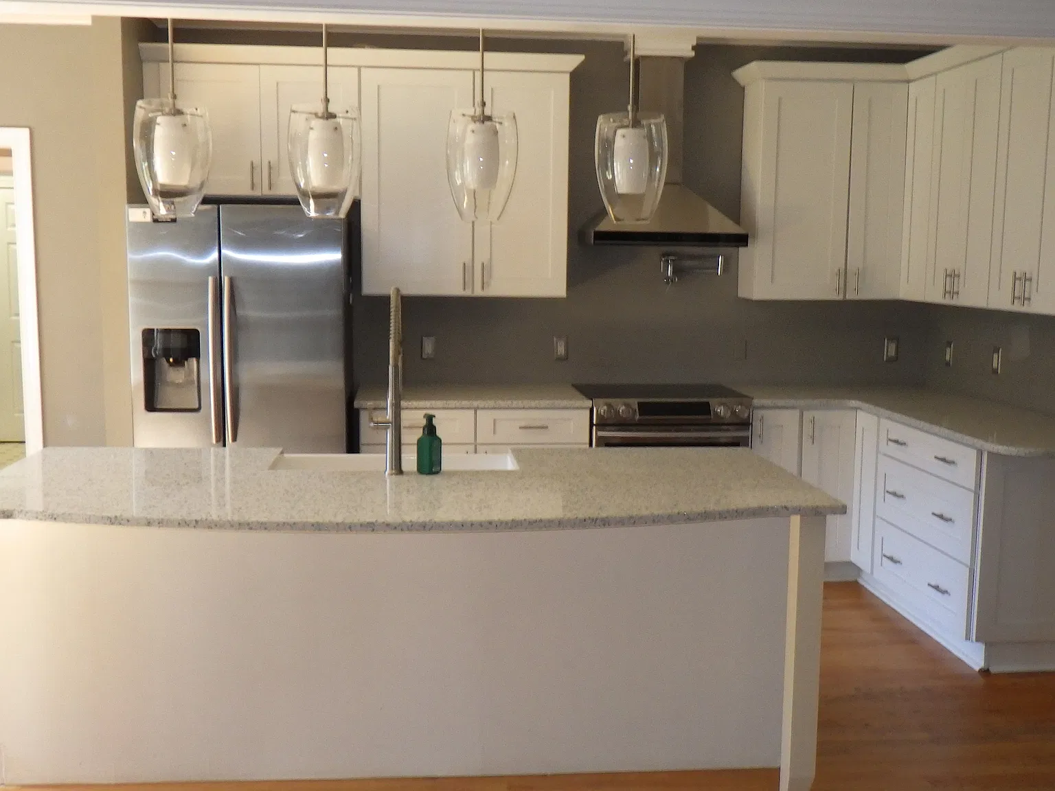 4 bed, 3400 sqft, $2,400 — Photo 3
