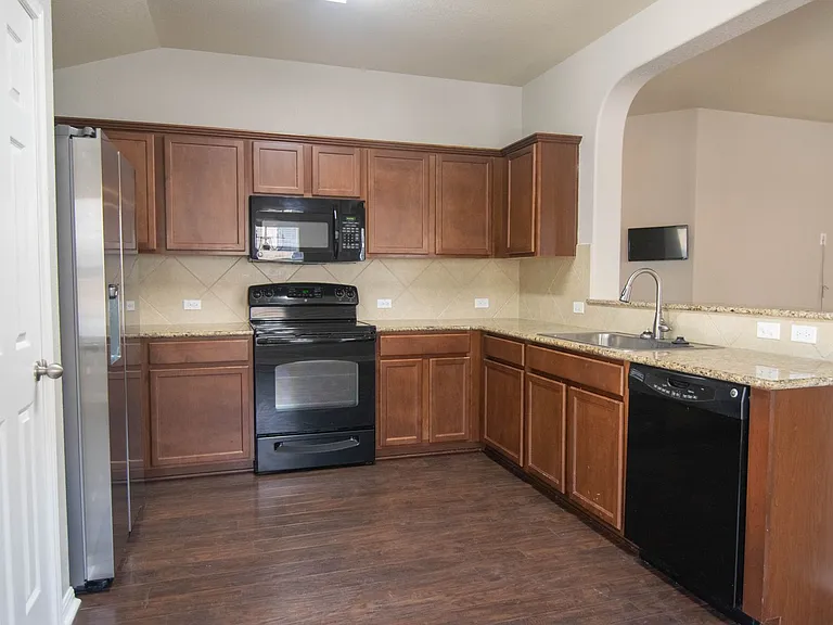 504 Comal Run — Photo 4