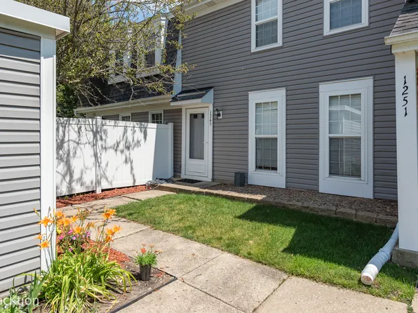 1245 Downing St Unit 1245, Roselle, IL 60172