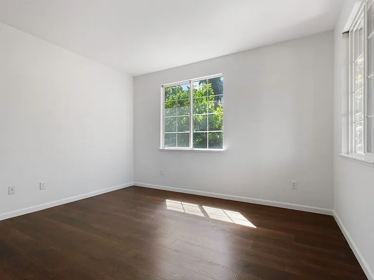 991 Zephyr Ln — Photo 8