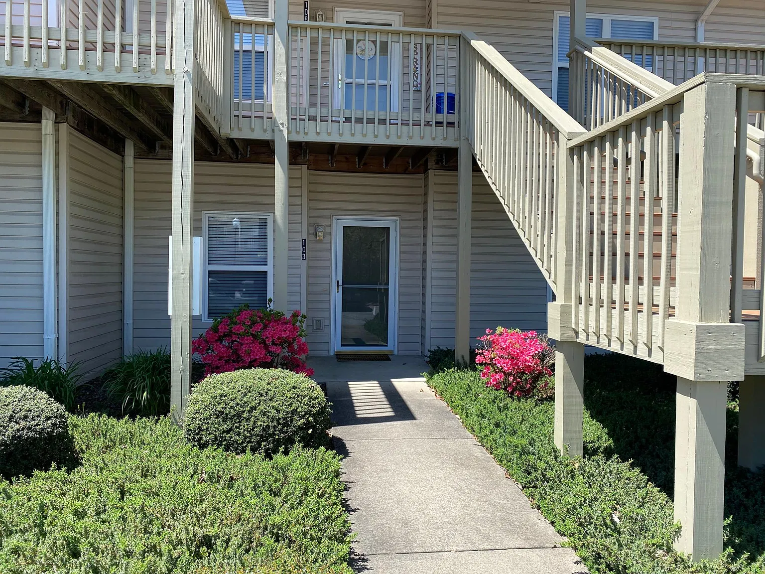 2 bed, 1198 sqft, $1,800 — Photo 1