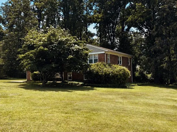 2 Greenlea Dr, Pikesville, MD 21208