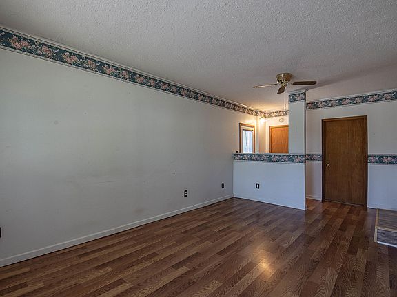 3rd image of 519 River Bend Dr