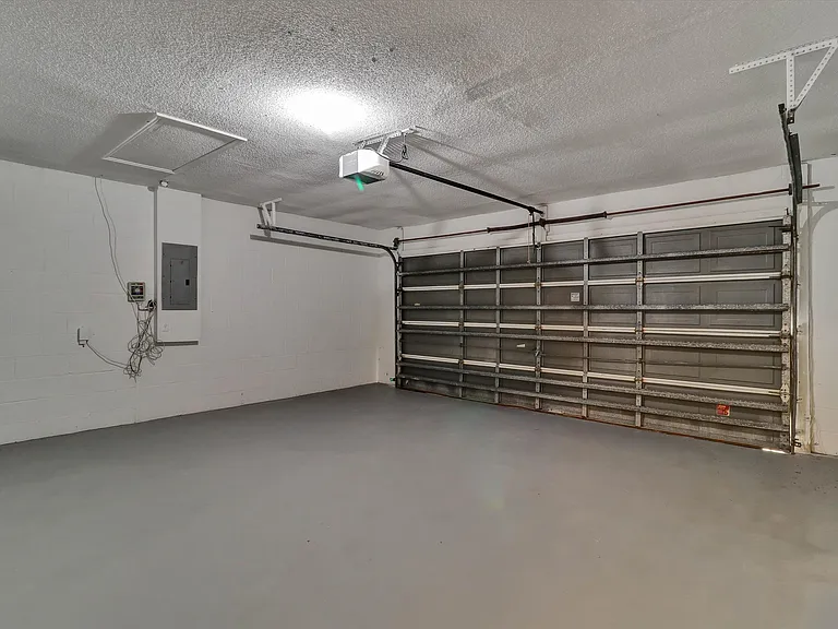 439 Riggs Cir — Photo 34