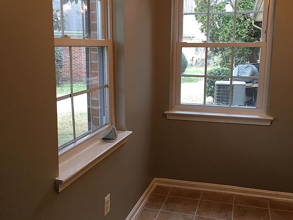 4th image of 9700 Hagel Cir