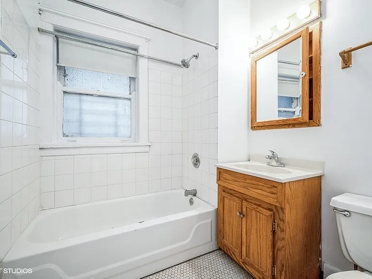 2322 W Wilson Ave #2 — Photo 8