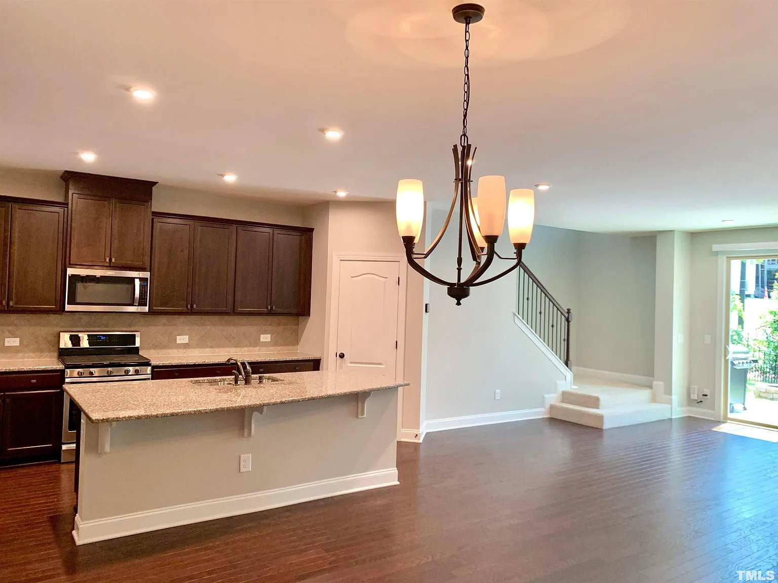3 bed, 2.5 bath, 2200 sqft, $2,495 — Photo 3