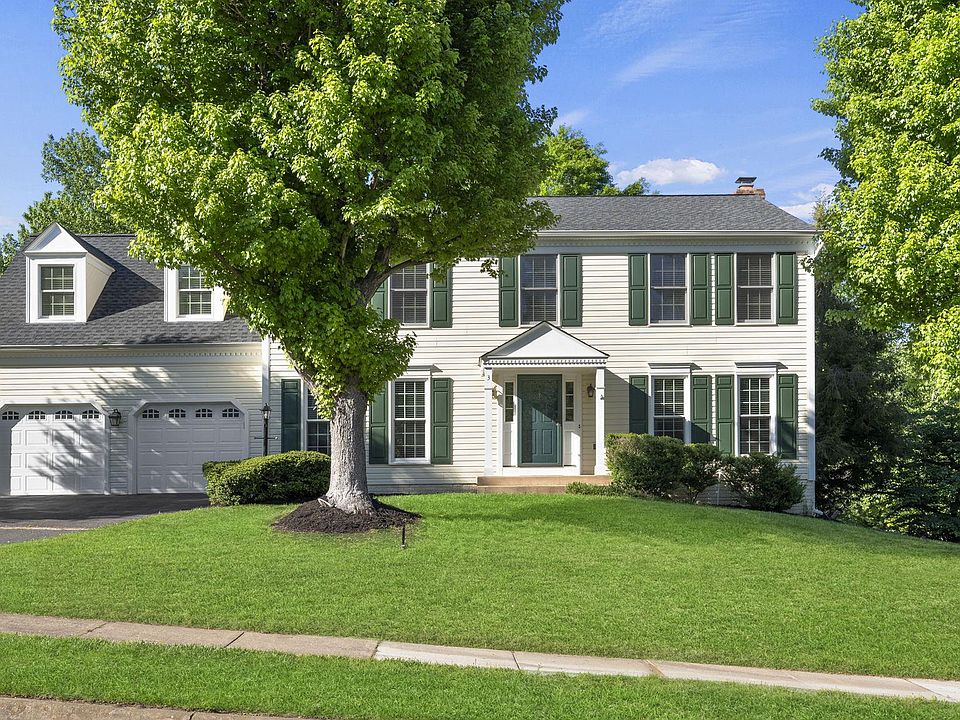 1st image of 3 Eastbrook Ct