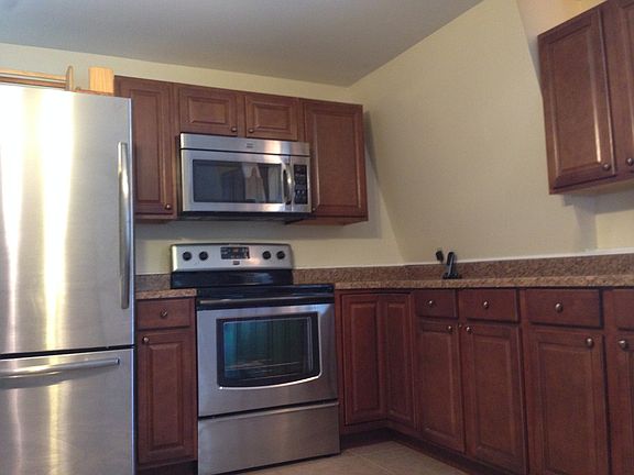 3rd image of 2 Carriage House Ct