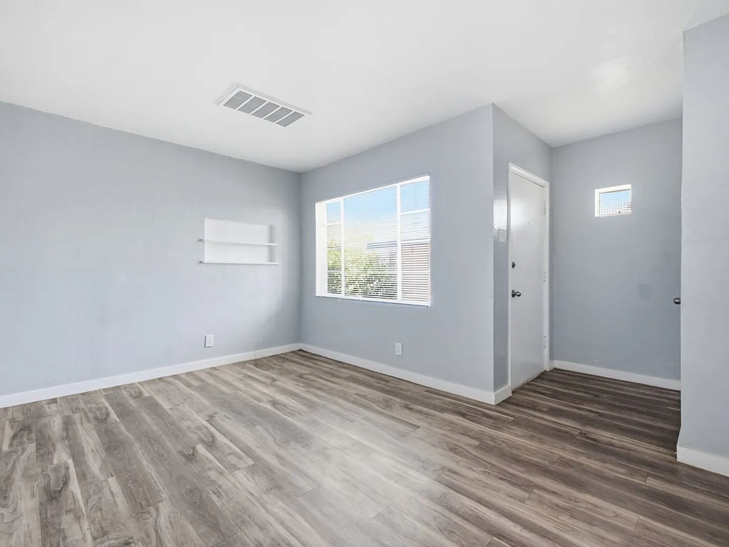 2 Bedroom 1 Bathroom — Photo 4