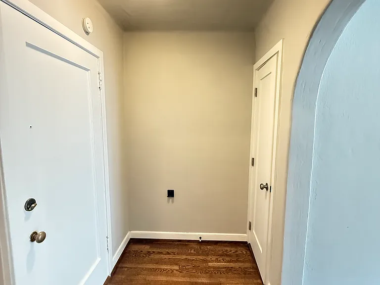 421 Summit Ave E #202 — Photo 9