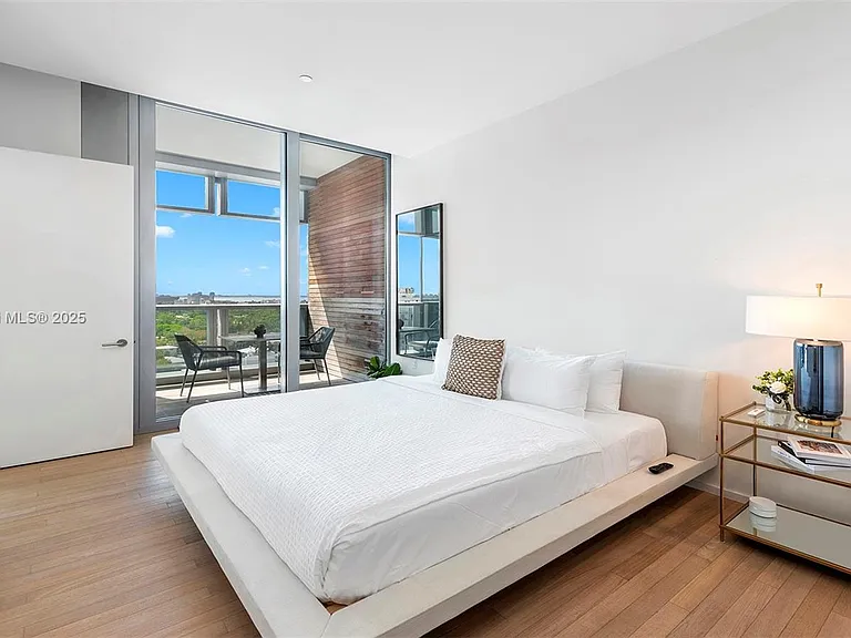 2901 Collins Ave #1403 — Photo 14