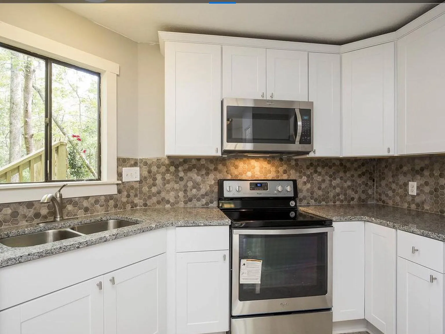 3 bed, 1176 sqft, $2,500 — Photo 2