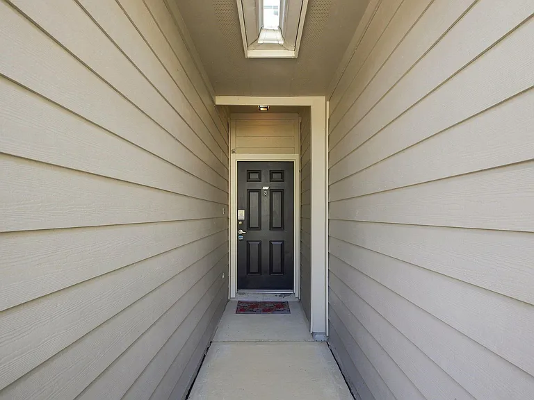 930 Sterling Creek Cir — Photo 6
