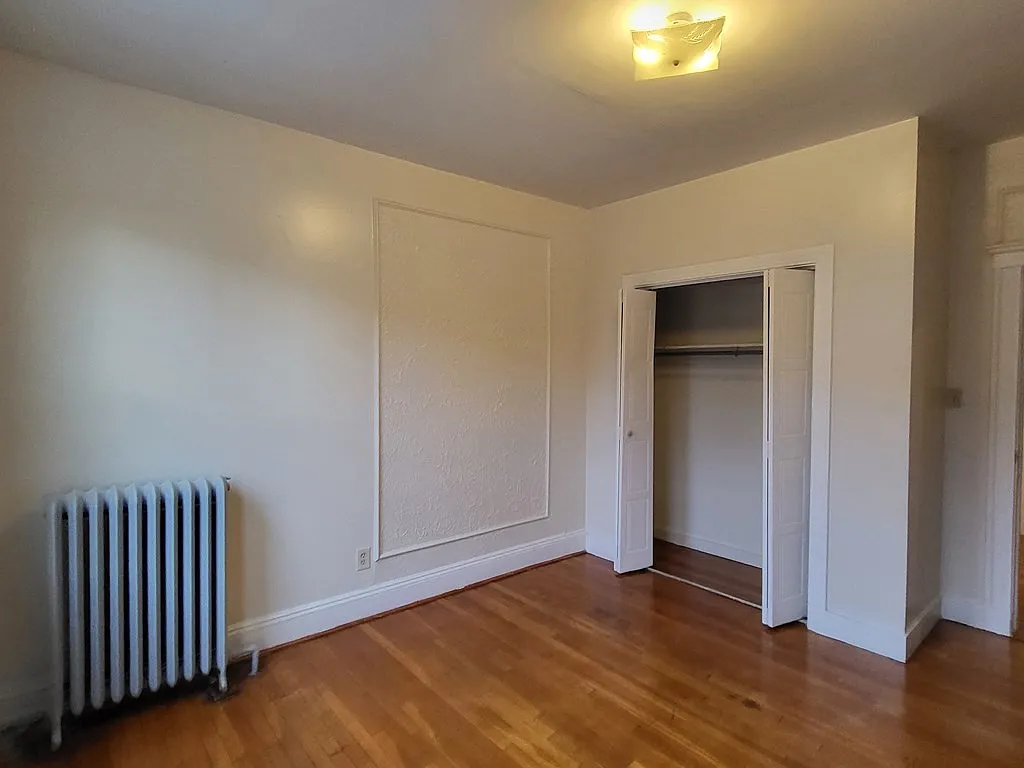 3 bed, 1.0 bath, 900 sqft, $3,200 — Photo 4