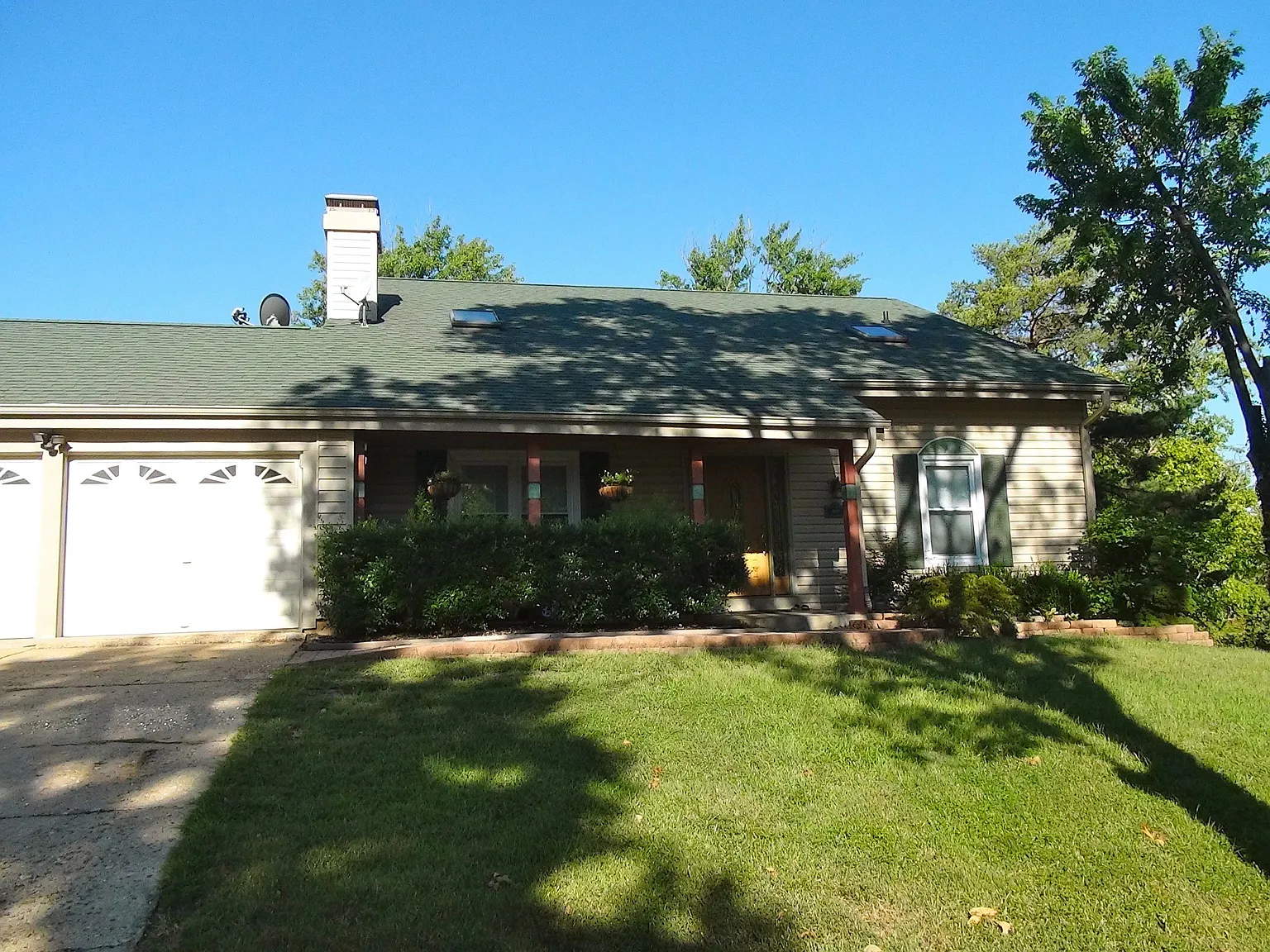 827 Country Heights Ct photo 1