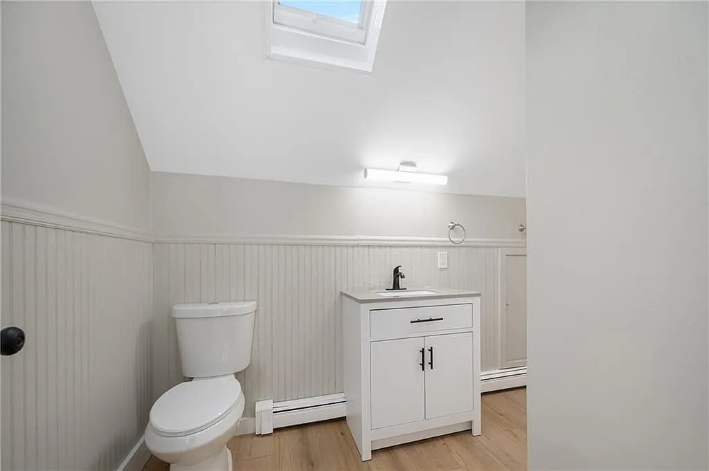 2 bed, 1.0 bath, 1323 sqft, $2,800 — Photo 4