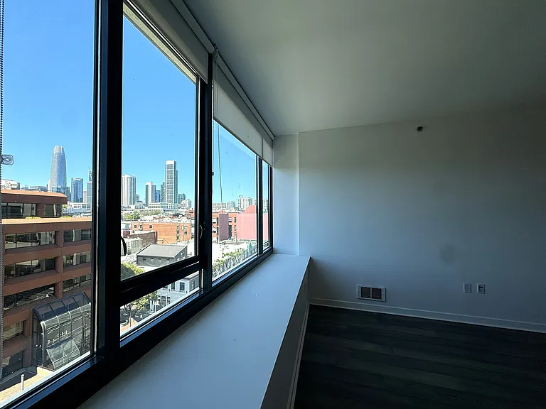 260 King St #809 — Photo 6
