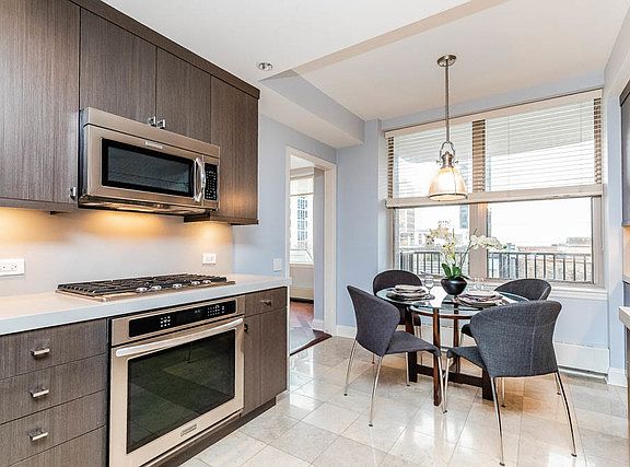 5th image of 1301 N Dearborn St APT 601
