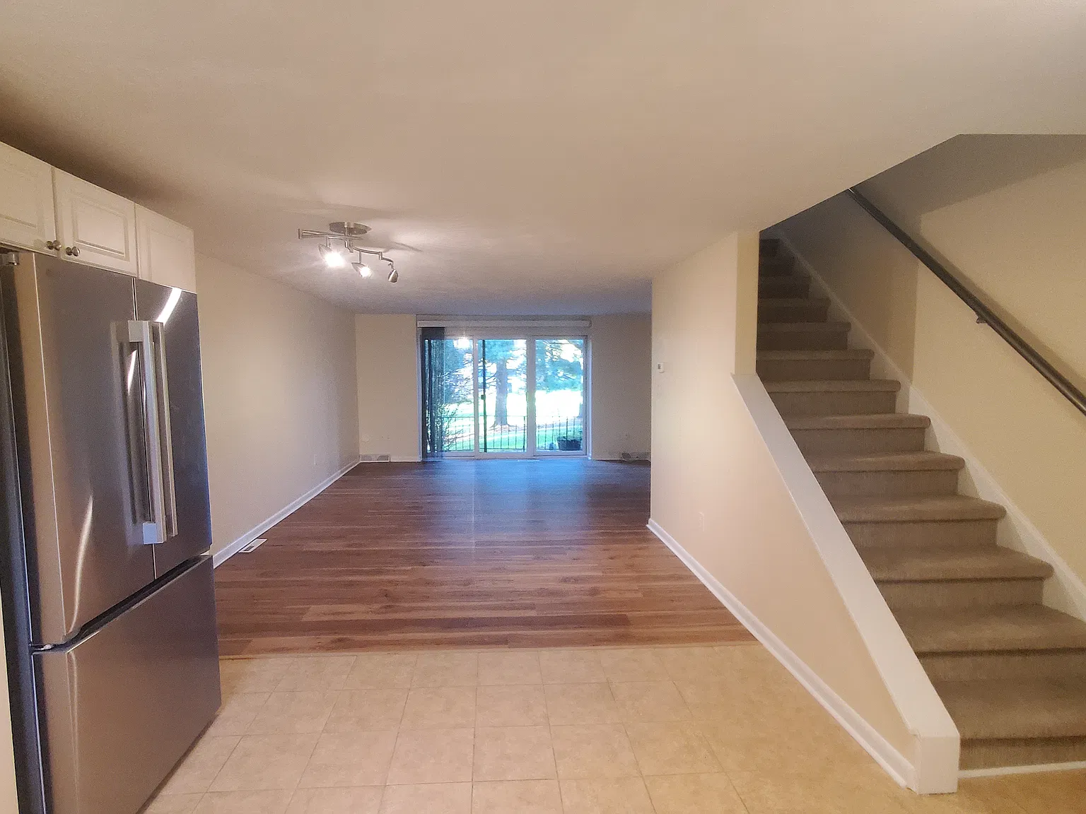 2 bed, 1.5 bath, 1232 sqft, $2,100 — Photo 3