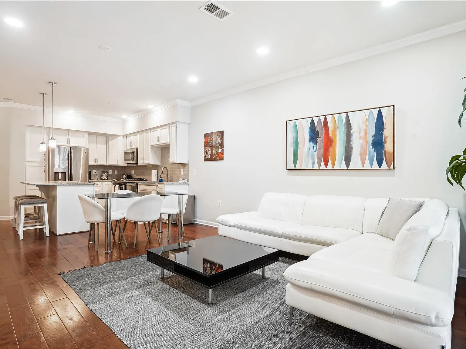 2 bed, 1.0 bath, 942 sqft, $3,000 — Photo 4