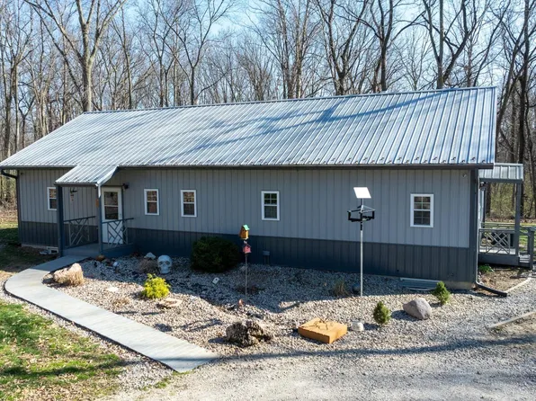 21181 Angalia Ln, Petersburg, IL 62675