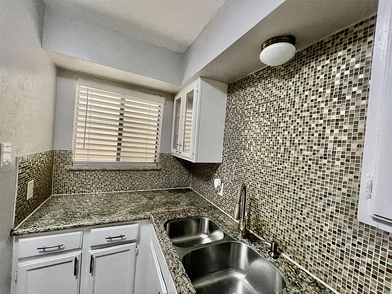 2019 Place Rebecca Ln #G4 — Photo 6