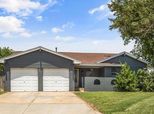 905 SW 5th St, Moore, OK 73160