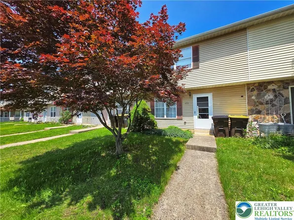 453 Blaker Dr, East Greenville, PA 18041