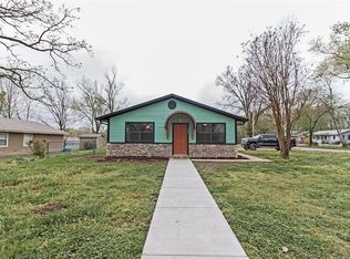 202 Lake St, Bentonville, AR 72712