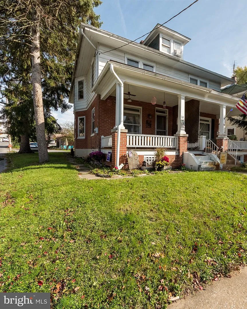 14 E Walnut St photo 1
