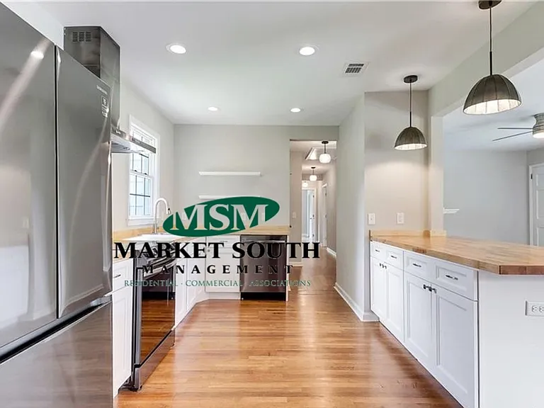 326 Columbus Dr — Photo 8