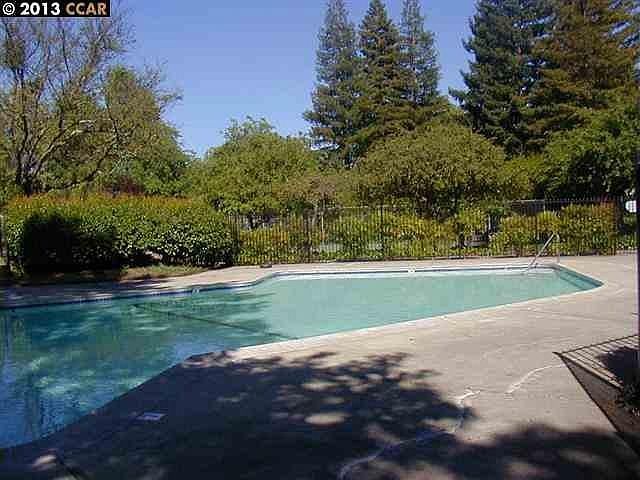 2nd image of 621 Sycamore Cir