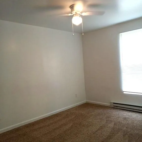 235 Hollingsworth Mnr — Photo 4