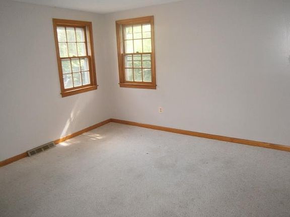 3rd image of 36 Mockingbird Ln