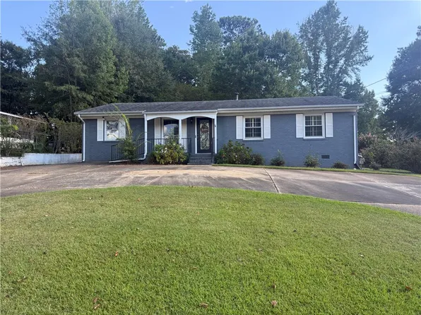 1811 Jollit St, Opelika, AL 36081