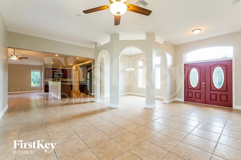 4 bed, 2.0 bath, 2272 sqft, $2,135 — Photo 3