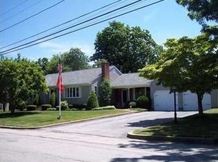 8 Roosevelt Dr, Bristol, RI 02809