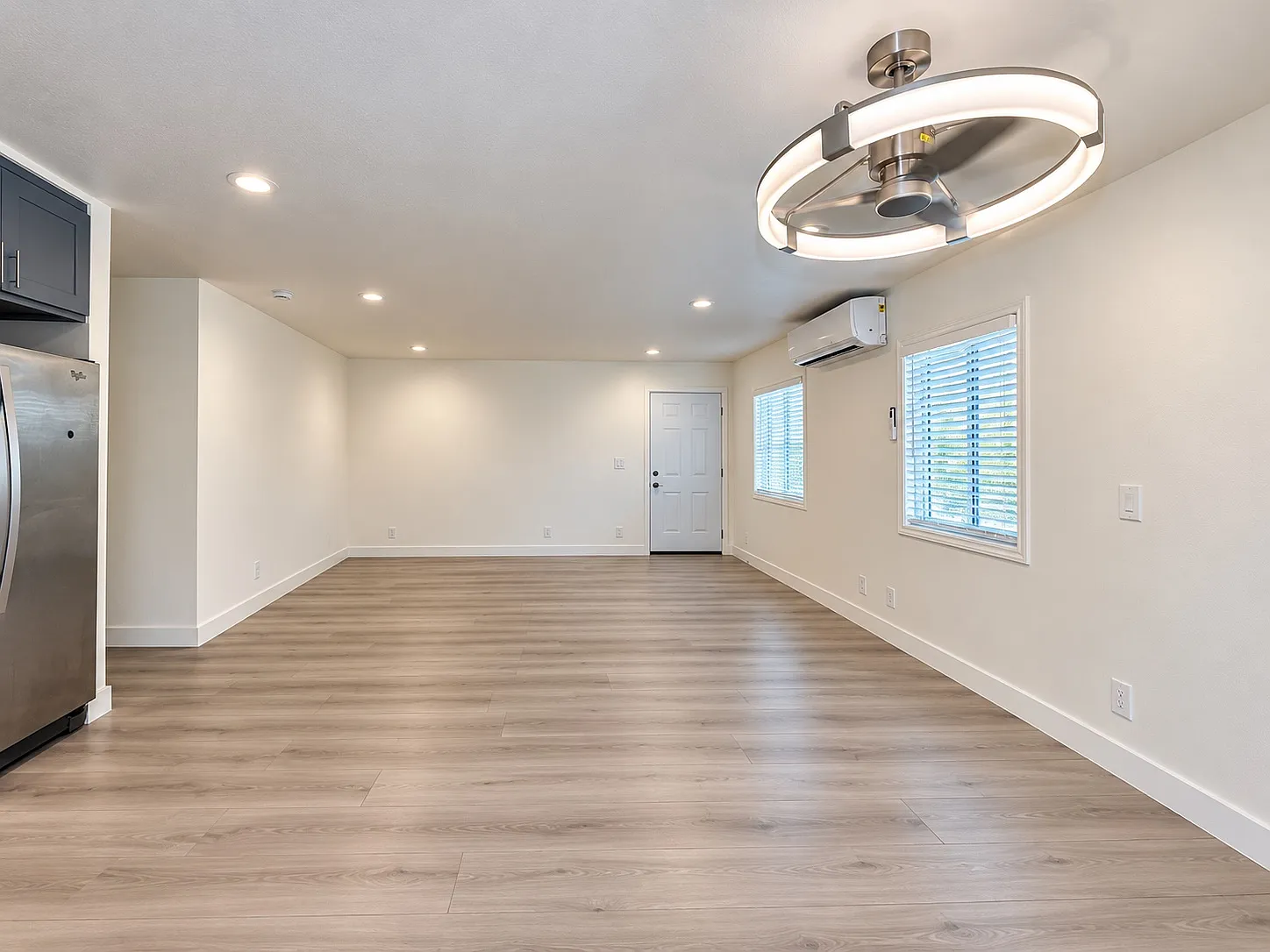 2 bed, 900 sqft, $2,600 — Photo 2