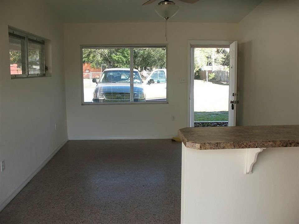 Living from breakfast bar