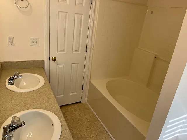 309 Clarendon Ct — Photo 29