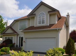 14 Hyacinth Ct, Melville, NY 11747