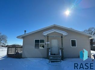 715 SE 3rd St, Madison, SD 57042