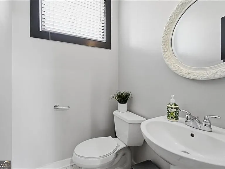 1250 Breuer Mews NW — Photo 9