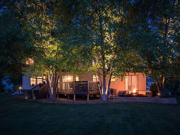 2nd image of 915 Dunvegan Cir